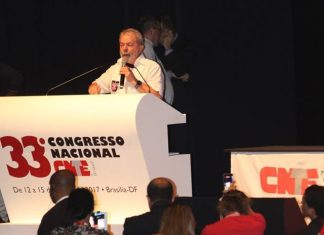 Militância do PSTU se recusa a participar de ato pró-Lula e dá as costas a ex-presidente em congresso da CNTE