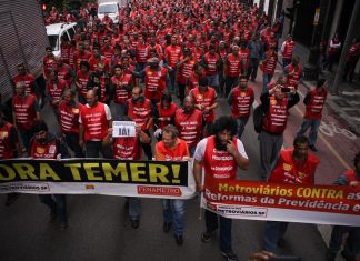 Metroviários aprovam em assembleia indicativo de greve no dia 30