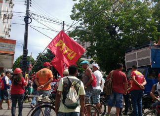 Operários da construção civil fazem ato contra a reforma trabalhista e greve segue forte