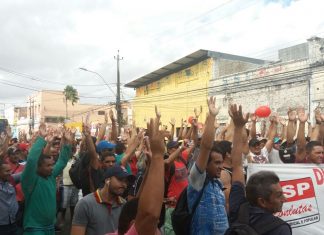 Dia 10 começa com fortes protestos e paralisações em todo o país