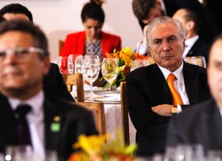Temer oferece jantar de gala e o cardápio é a sua aposentadoria