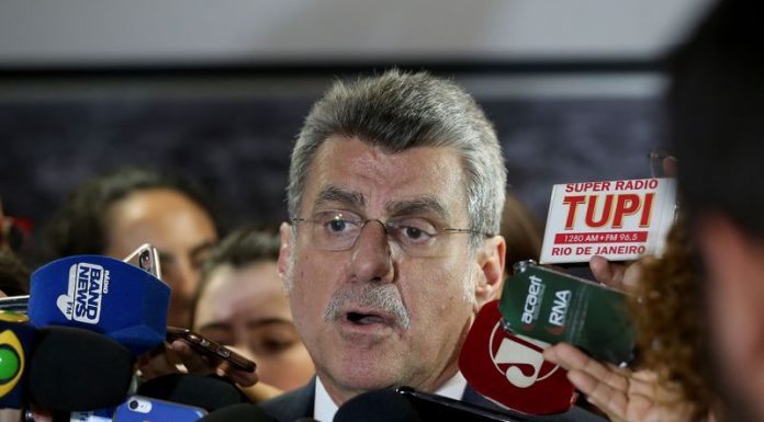 Governo anuncia adiamento, mas não desiste da reforma da Previdência