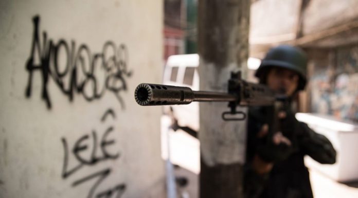 A violência crônica do Rio de Janeiro: Caos na segurança intensifica a guerra aos pobres