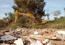 Com o apoio do Governo do Maranhão, tratores destroem casas da comunidade do Cajueiro