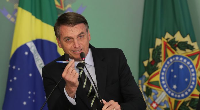 Decreto de Bolsonaro sobre posse de armas é cortina de fumaça e não resolve a violência