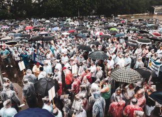 Operários da Ford protestam contra fechamento da fábrica no ABC