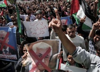 Palestinos exigem Fora Abbas!