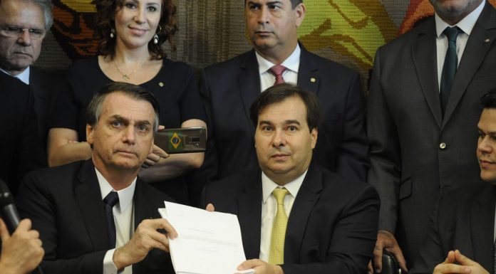 Não caia em fake news: Reforma da Previdência de Bolsonaro prejudica os mais pobres