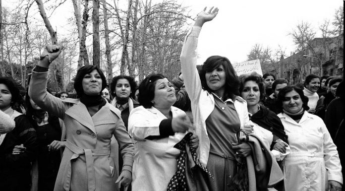 Revolução iraniana: A luta pelo poder após a revolução