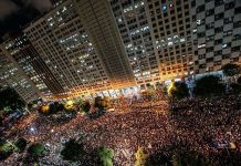 Estudantes e professores nas ruas em defesa da educação