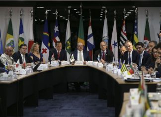 Governadores, incluindo os do PT e do PCdoB, fecham apoio à reforma da Previdência de Bolsonaro