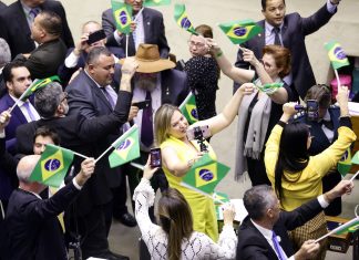 Lista dos deputados que votaram pelo fim da sua aposentadoria