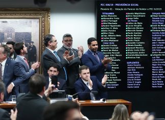 Veja os deputados que votaram pelo confisco da sua aposentadoria na comissão da Câmara