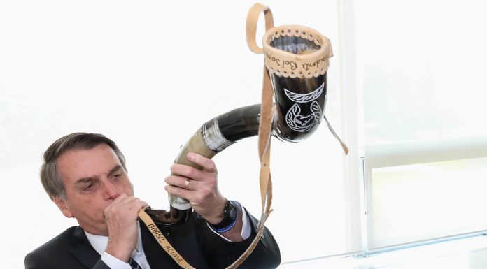 Bolsonaro, o cocô e os ricos