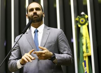 É preciso repudiar a ameaça autoritária de Eduardo Bolsonaro. Ditadura nunca mais!