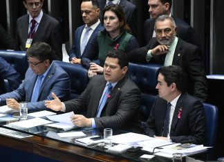 Governo faz acordo com a oposição e aprova reforma da Previdência em 1º turno no Senado