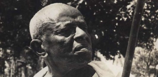 Salve o mestre que me ensinou a mandinga de bater com pé!