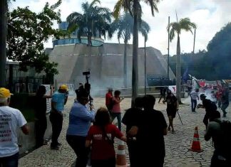 Com forte esquema de repressão, governador petista do Ceará aprova a reforma da previdência estadual