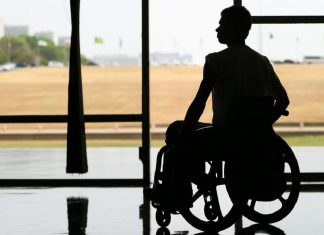 Governo Bolsonaro desobriga cota de contratação de trabalhadores com deficiência