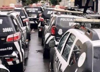 Façamos greve de soldados! Somos irmãos, trabalhadores!