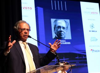 Paulo Guedes: “Empregada doméstica indo para a Disneylândia, uma festa danada”