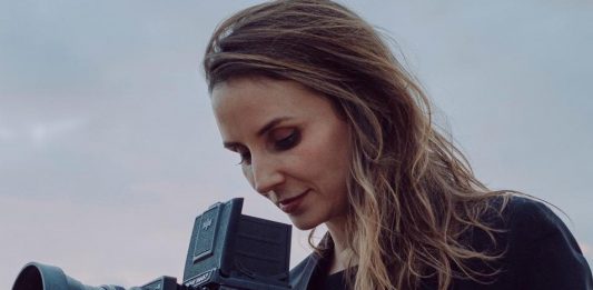 Ataque do governo a Petra Costa reafirma caráter autoritário de Bolsonaro