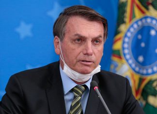 Aproveitando-se da pandemia, Bolsonaro quer cortar seu salário pela metade