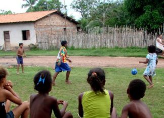 Em plena pandemia, Bolsonaro edita resolução para retirar quilombolas de Alcântara (MA)