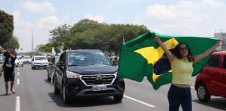 É realmente necessário escolher entre “salvar vidas” ou salvar a economia mundial?