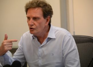 Crivella, a culpa das enchentes é dos governos e não do povo!