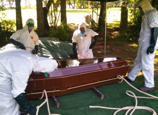 “Descobrimos que a orientação da resolução era de ensacar o corpo e lacrar a urna”