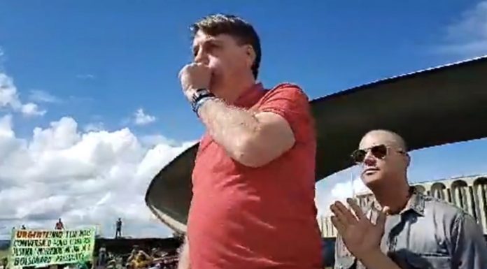 Com Covid, Bolsonaro contamina ainda mais o país