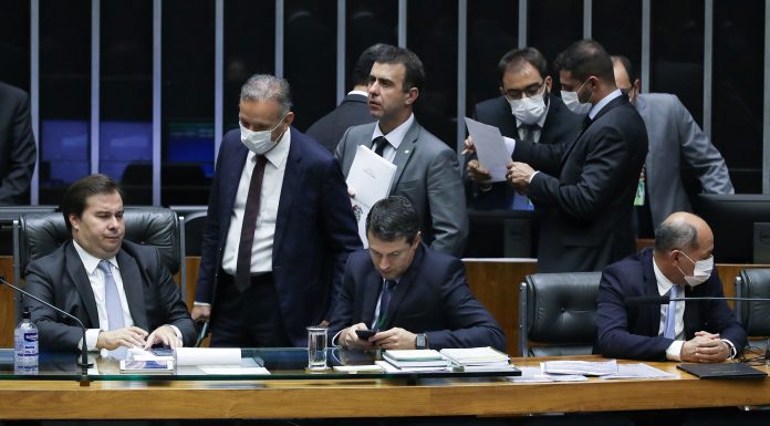 Orçamento de guerra joga custo da crise nas costas dos trabalhadores