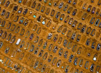 Bolsonaro cava o túmulo para os mortos da COVID-19