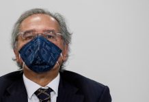 Paulo Guedes quer reeditar a Carteira Verde e Amarela e legalizar a informalidade