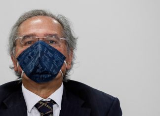 Paulo Guedes quer reeditar a Carteira Verde e Amarela e legalizar a informalidade