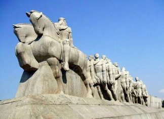 Meus heróis não viraram estátua