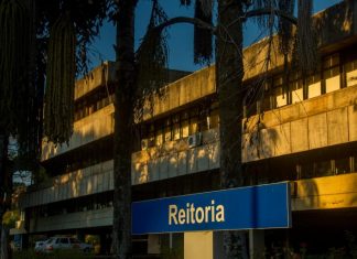 Bolsonaro edita MP que dá poder ao ministro da Educação escolher reitores nas universidades durante a pandemia