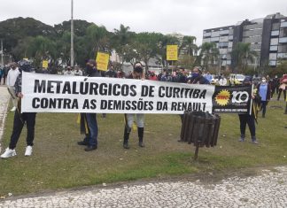 Operários da Renault resistem a demissões e dão exemplo