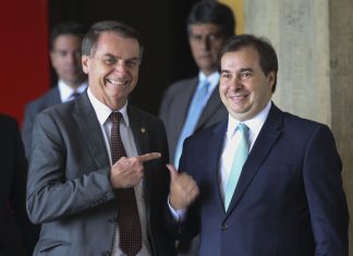 Câmara mantêm congelamento de Bolsonaro a servidores na linha de frente da COVID-19