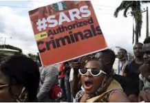 Nigéria: vitória de quem luta! Governo dissolve polícia truculenta