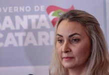 O impeachment de Moisés (PSL), a subida de Daniela Reinehr e a repugnante política catarinense