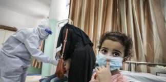 No apartheid israelense, vacina como propaganda e solidariedade fake