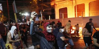 “Que se vayan todos”: Massivas manifestações no Paraguai exigem a queda do governo