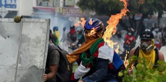 Há 11 dias nas ruas, povo colombiano não dá arrego!