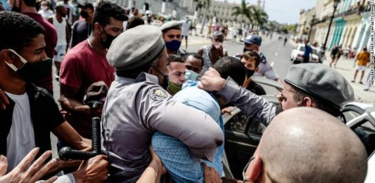 Jones Manoel e a repressão em Cuba