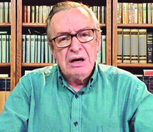 Quem foi Olavo de Carvalho e as raízes de sua influência