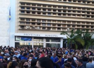 Prefeito de Araraquara, Edinho Silva (PT), oferece um reajuste miserável de 5% e ataca o direito de greve dos servidores municipais