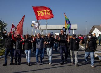 Metalúrgicos da Caoa Chery ocupam montadora e prometem intensificar luta por empregos