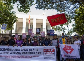Trabalhadores da Caoa Chery e MWL protestam em frente ao Consulado da China